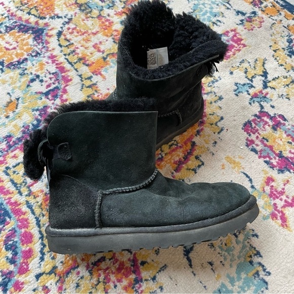 UGG Women’s Mini Bailey Bow II Weather Resistant Cold Weather Booties Black sz 6 - Picture 2 of 14